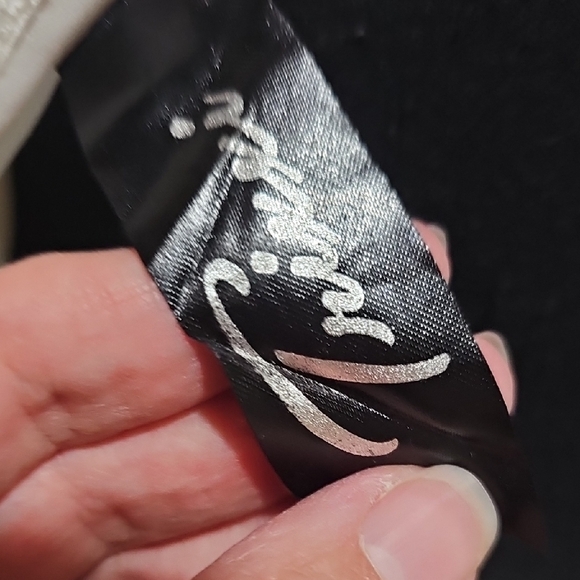 White and Black Sleeveless Dress - Picture 4 of 8